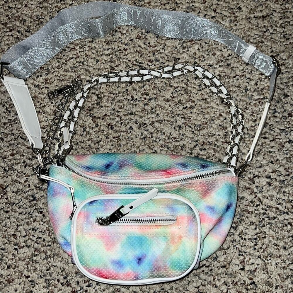 STEVE MADDEN CONVERTIBLE  MULTI‎ COLOR BELT BAG.